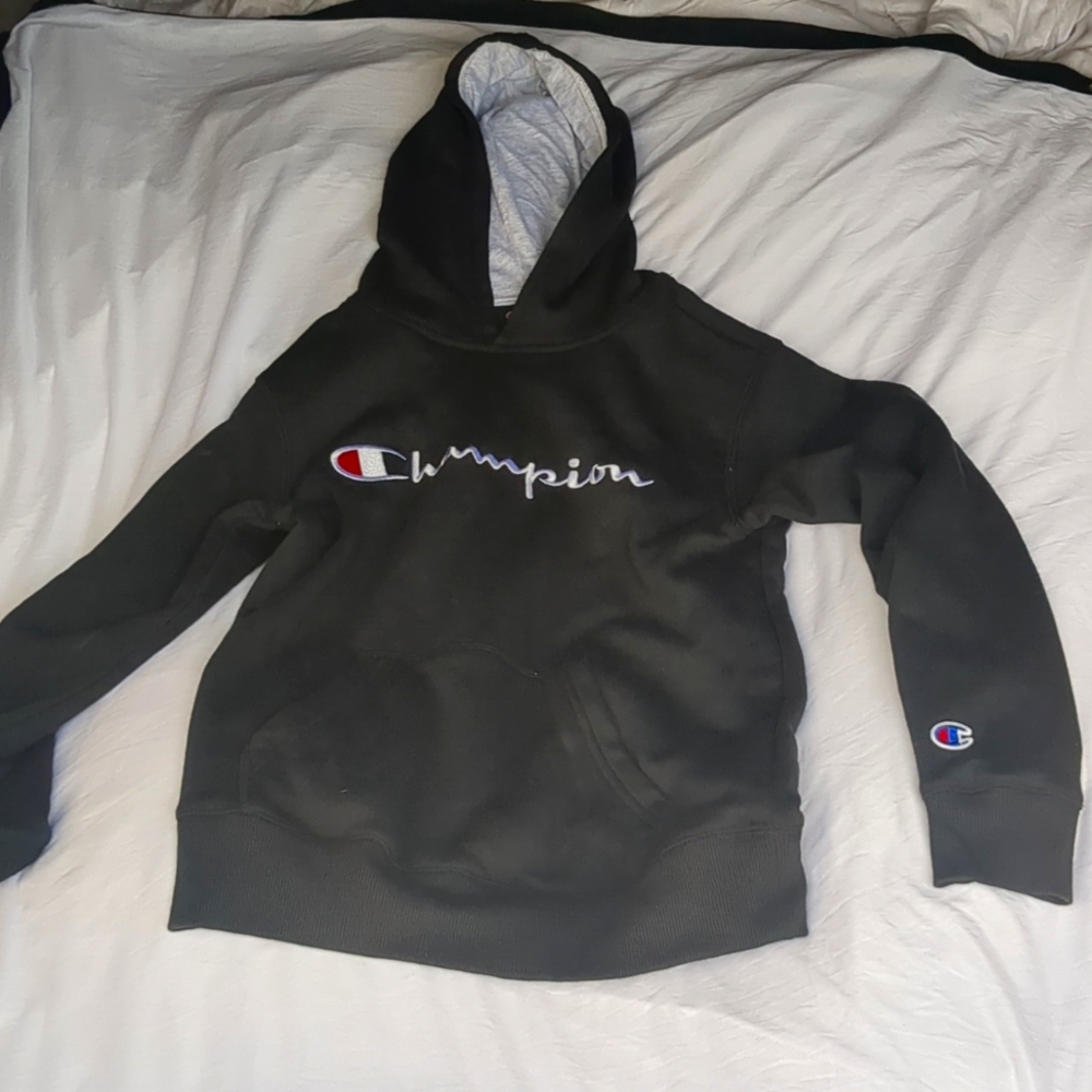 Boys size M pull over single logo black Champion hoodie